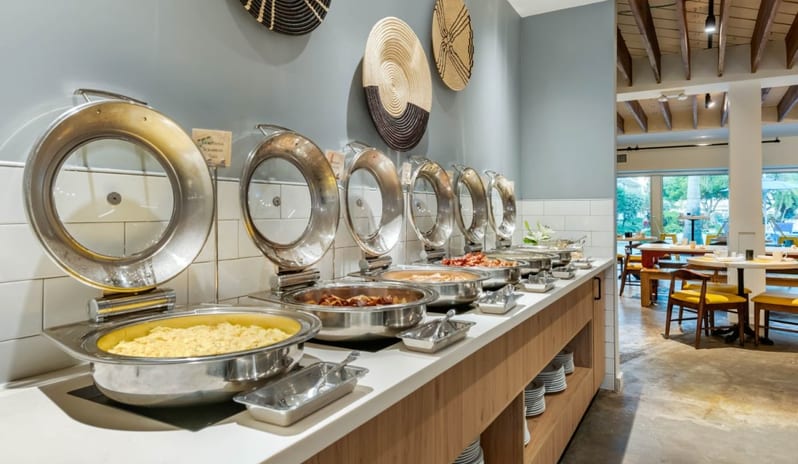 Postcard Inn On The Beach - Buffet